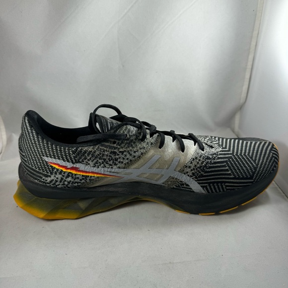 ASICS Novablast Pixel Noise Running Shoes - Men's size 12 - Picture 10 of 13